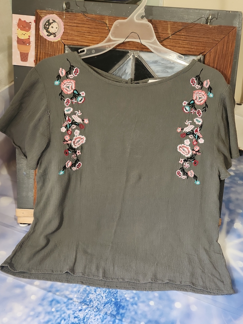 🍁LAST CHANCE🍁 Cloud Chaser Olive Green/Gray Embroidered Short Sleeve Top
